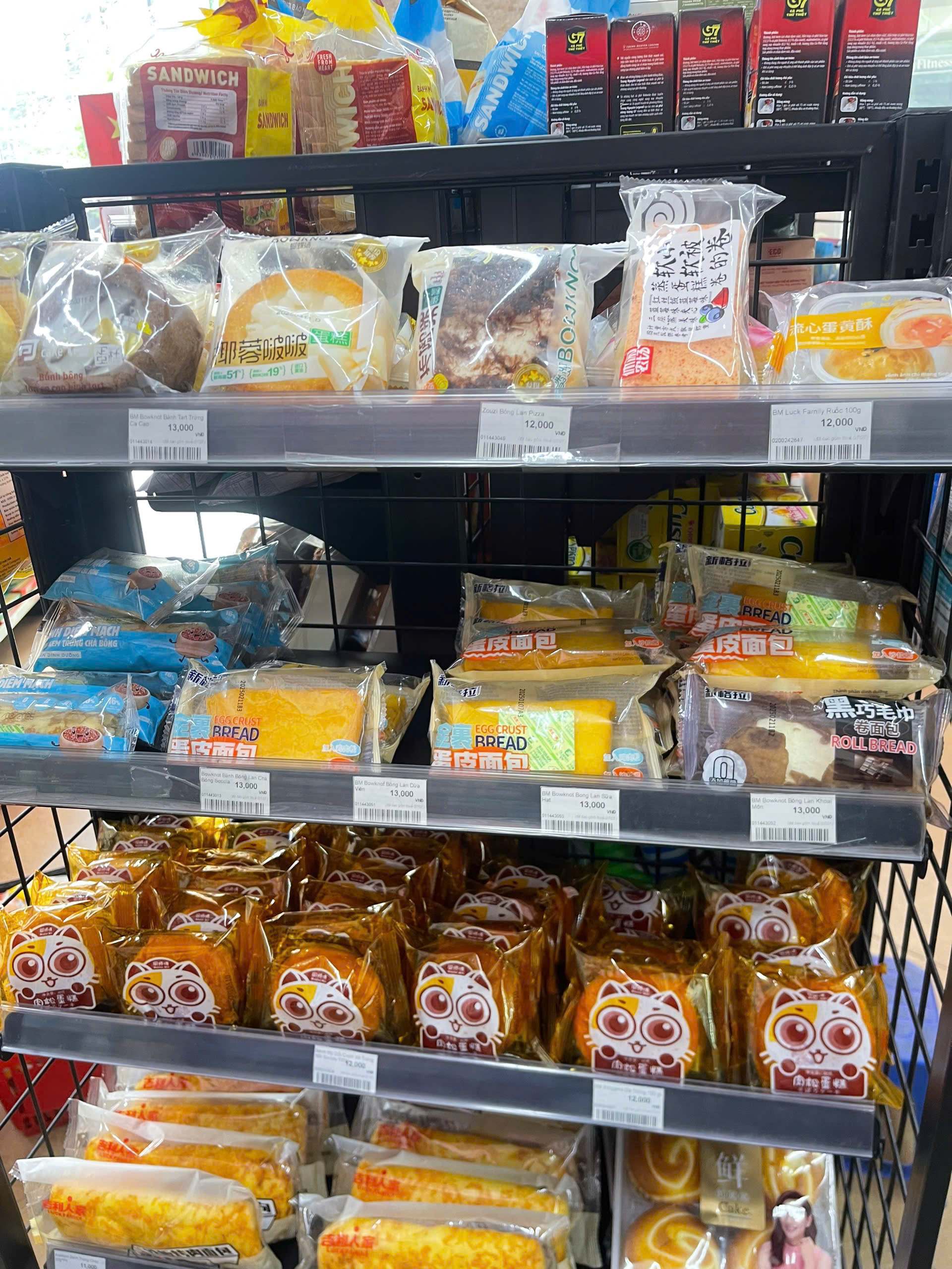 Giải Mã Sức Hút Chân Gà Ăn Liền Cay: Vì Sao Món Ăn Vặt Này Lại "Gây Bão"?